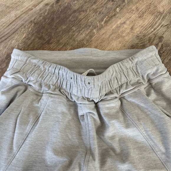 Lululemon 🍋 Ready to Rulu Jogger Cinch Color: Heathered Silver Drop - Picture 12 of 15